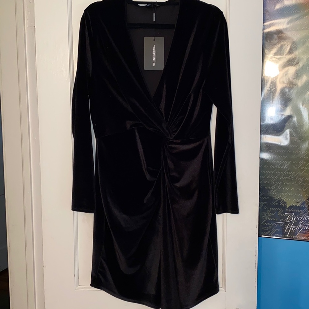 PrettyLittleThing Plus Velvet Front Twist Dress